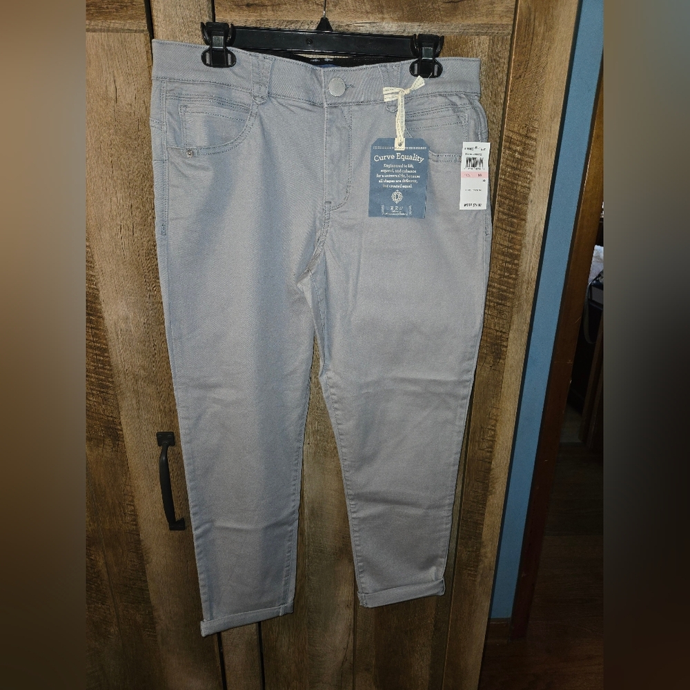 Democracy Ankle Skimmer Light Gray Size 10